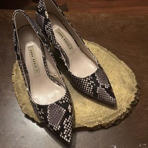 Zara Basic Snake Skin Grey Colored Heels Size 6/36